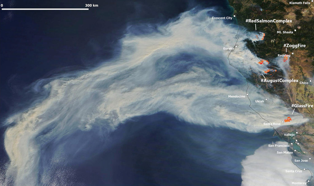 Sattelite view of major fires burning in Northern California with smoke drifting out 700km over Pacific Ocean